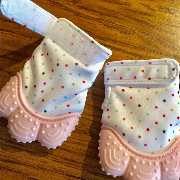 NWOT Baby Teeth Gloves Silicone 1 PAIR💝👼🏻👼🏻 - Picture 3 of 5